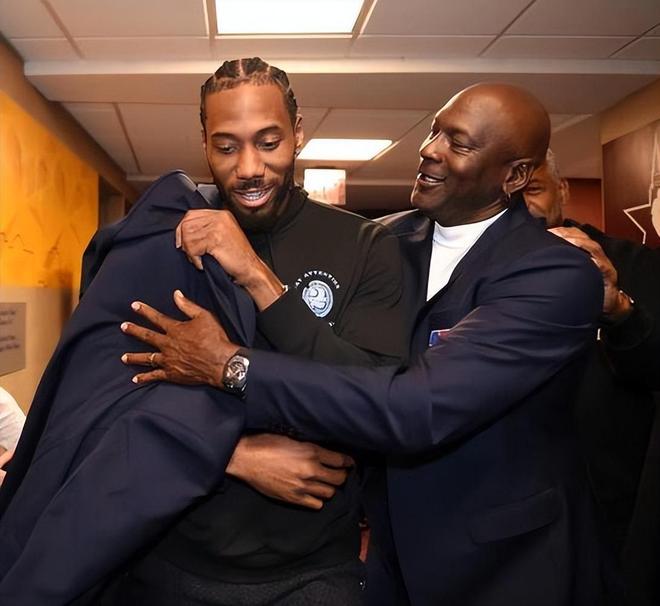 德容：不应该再和上赛季比较了，上赛季我们也没拿到欧冠冠军（德容：别再和上赛季相比了，那时我们同样无缘欧冠）