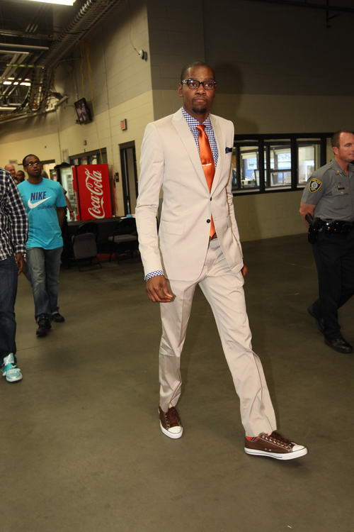 歌游内蒙古 欢乐冰雪季｜雪原赛车！这才是呼伦贝尔冬天的正确打开方式（奔赴内蒙古冰雪季，呼伦贝尔雪原赛车才是冬天的正确打开方式）