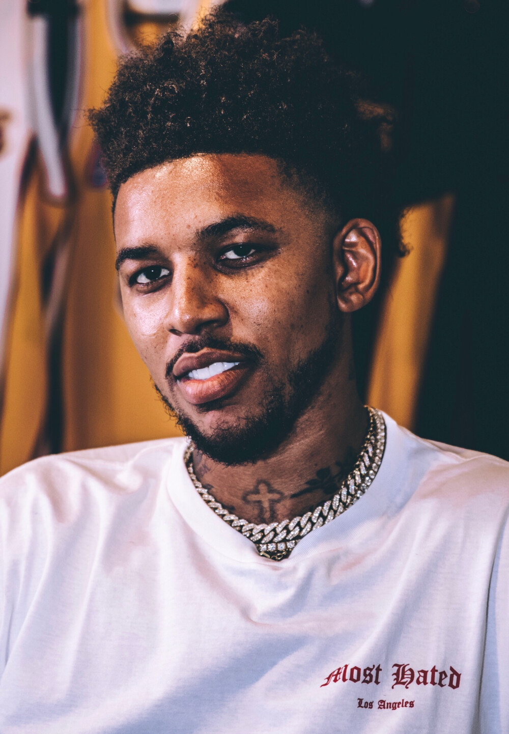 剑南春｜米兰连丢两球2-2帕尔马，莱奥点射，萨56贴地斩破门（剑南春｜米兰先丢两球后2-2战平帕尔马，莱奥点球命中，萨第56分钟贴地斩破门）