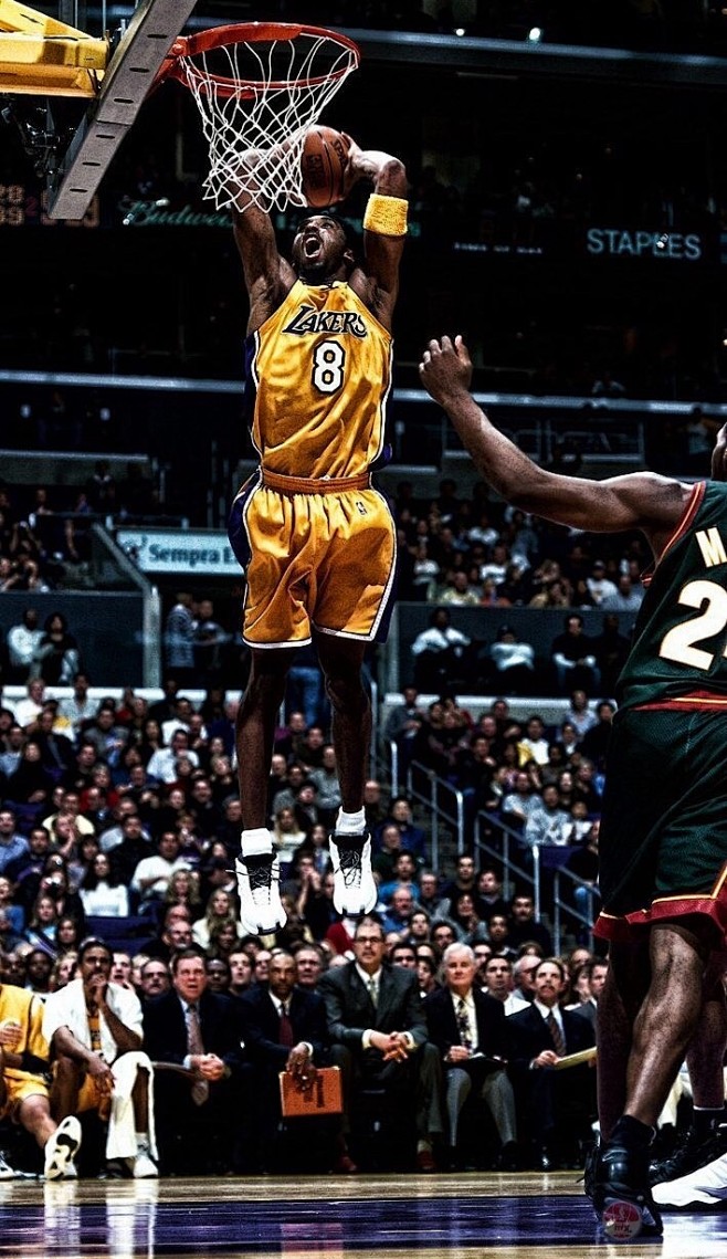 日职联争冠关键战前瞻：柏太阳神主场冲冠遇阻 町田泽维携交锋优势来袭（日职联争冠焦点战前瞻：柏太阳神主场冲顶受考验，町田泽维凭交锋优势压境）