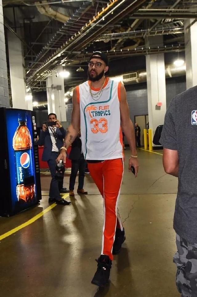 无力回天！米切尔全场28中15，暴砍42分3篮板3助攻（独木难支！米切尔28投15中轰42分3板3助仍难救主）